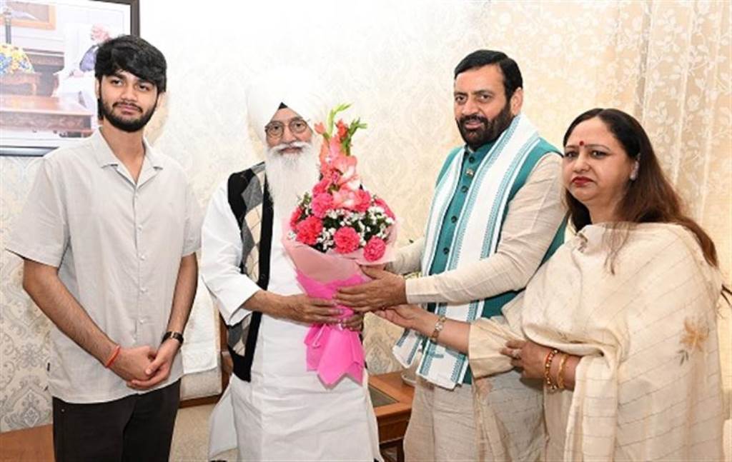 Chief Minister Naib Singh Saini was paid a courtesy call by Dera Beas Chief Baba Gurinder Singh Dhillon